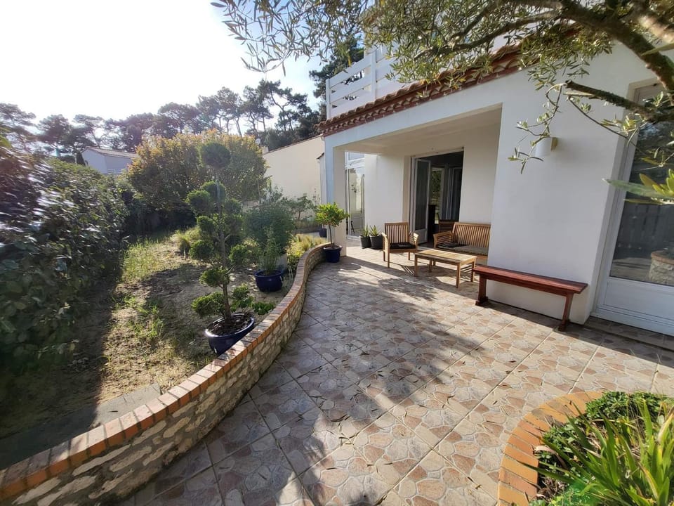 Appartement 3 chambres 6 pers rez de Jardin 5min plage quartier du Phare Location du dimanche au dimanche en juillet et aout Apartment in La Tranche-sur-Mer