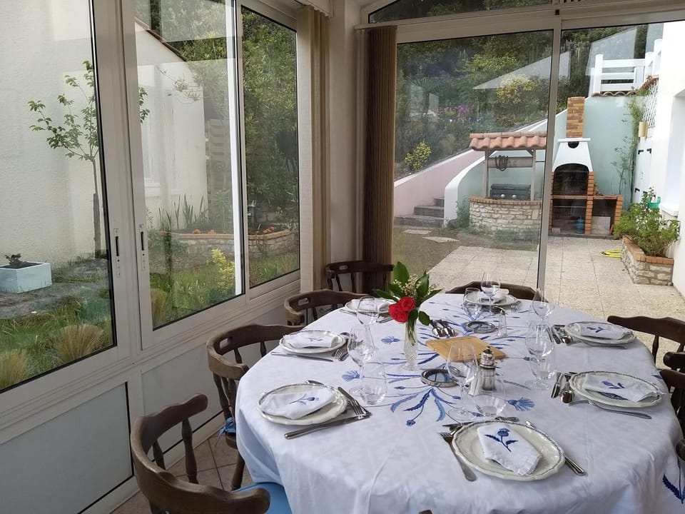 Appartement 3 chambres 6 pers rez de Jardin 5min plage quartier du Phare Location du dimanche au dimanche en juillet et aout Apartment in La Tranche-sur-Mer