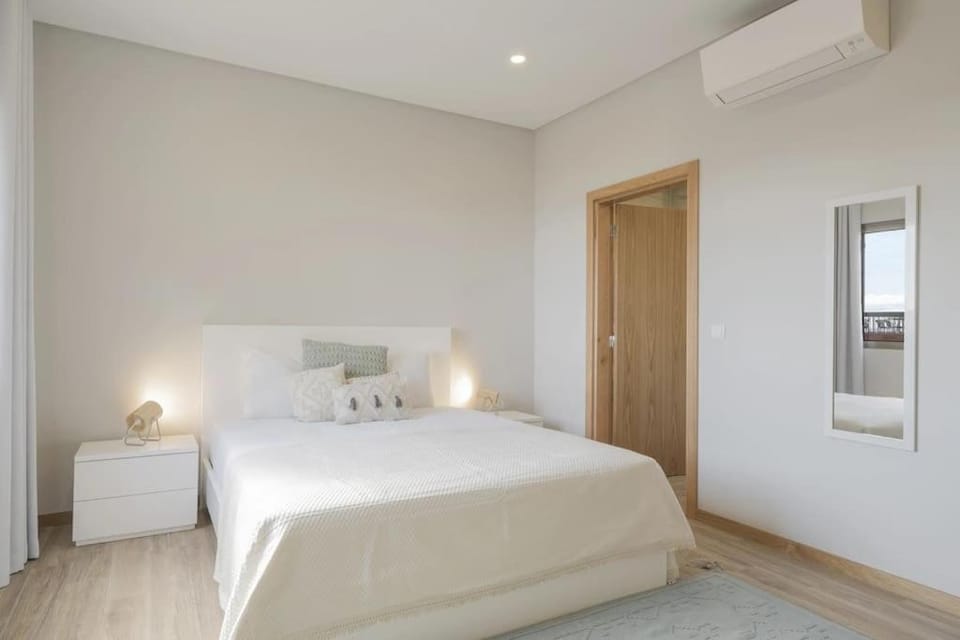 Bed, Photo of the whole room, Bedroom, wardrobe, air conditioner