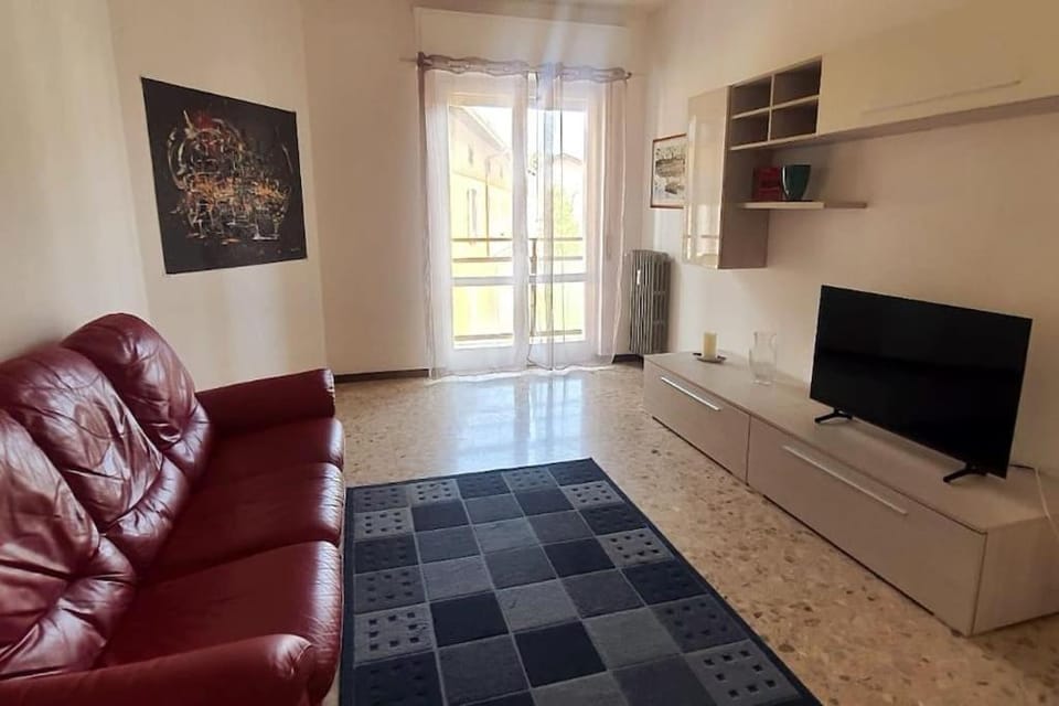 Communal lounge/ TV room, TV and multimedia, Seating area