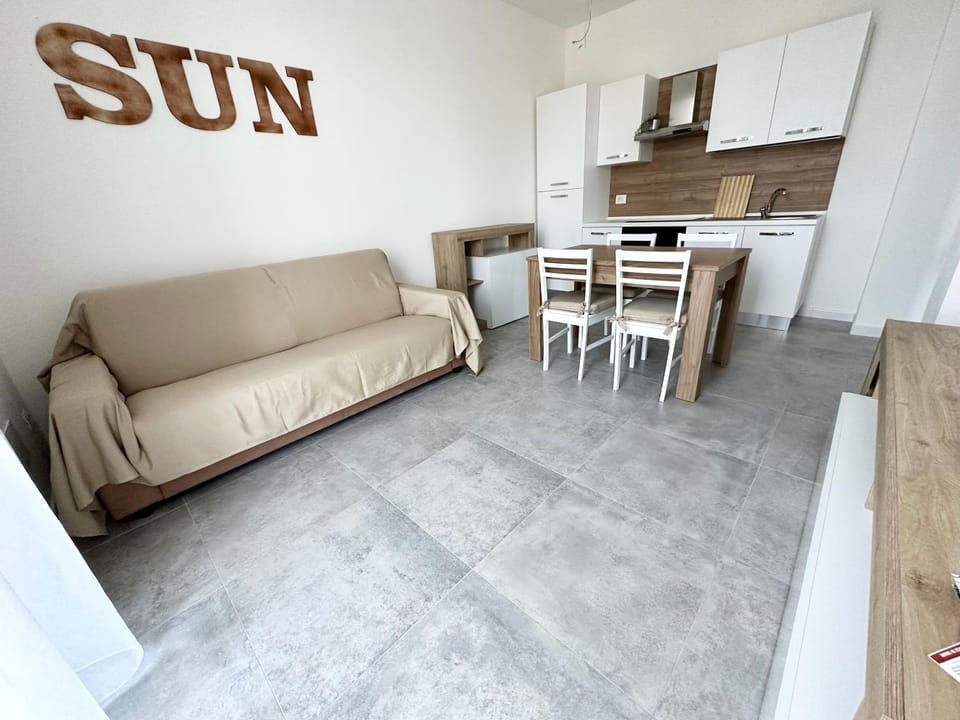 Kitchen or kitchenette, Living room, Seating area, Dining area
