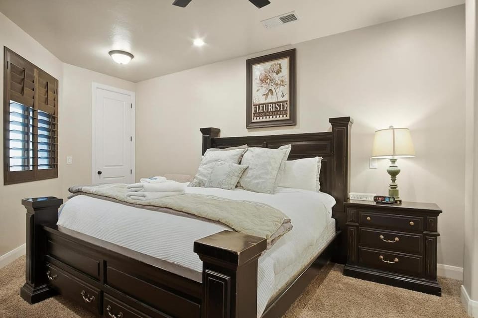 Rejuvenating Retreat Private Hot Tub and Amenities House in Washington