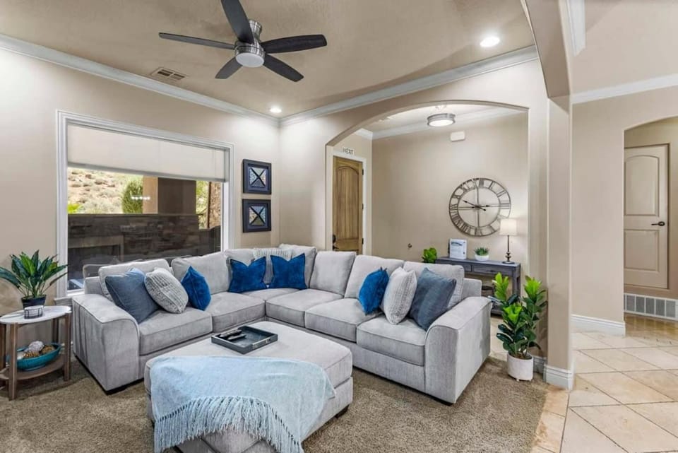 The Turtle Wall Suite-D6 Lovely Ground Floor Suite Near Indoor Pool and Tennis Courts w BBQ House in Washington