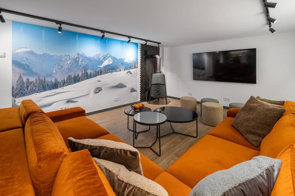 Communal lounge/ TV room, TV and multimedia, Seating area, Evening entertainment
