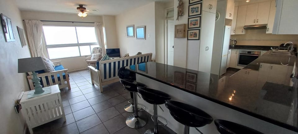 Kitchen or kitchenette, Living room, Seating area