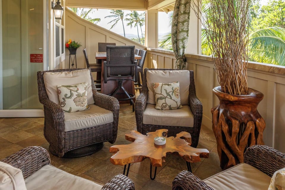 C300 Custom 4 bedroom Ocean View Penthouse Villa in Poipu