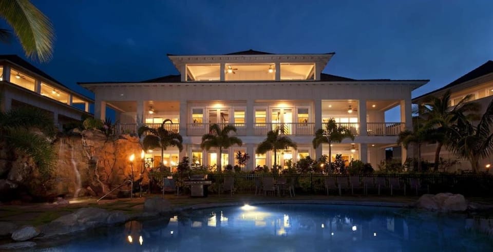 C300 Custom 4 bedroom Ocean View Penthouse Villa in Poipu