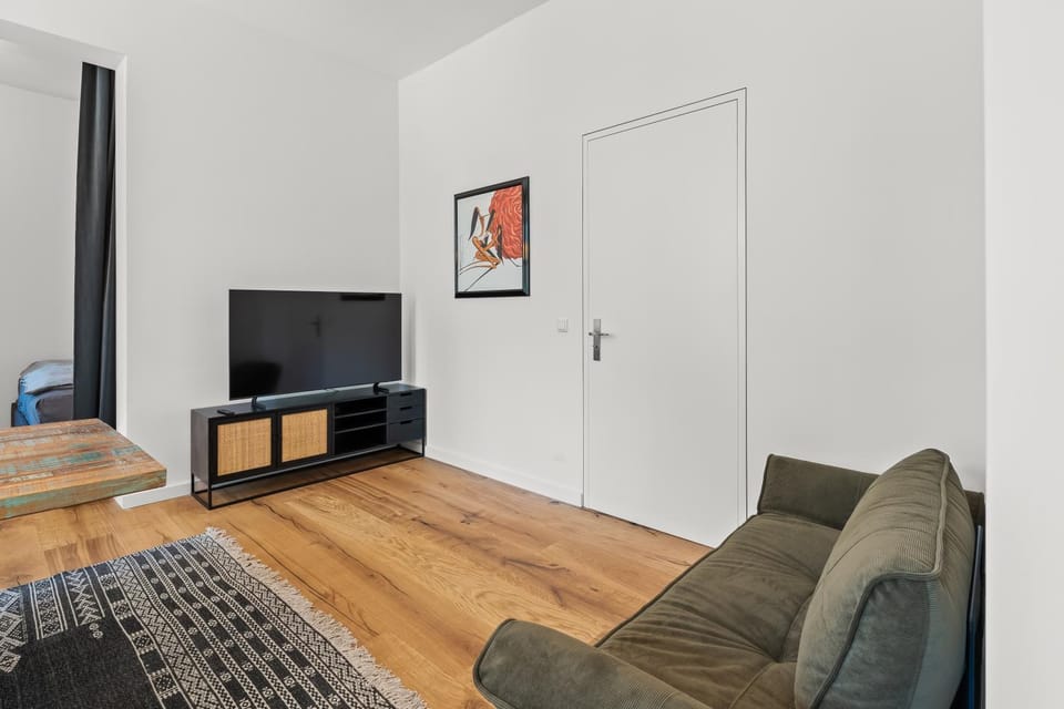 Communal lounge/ TV room, TV and multimedia, Living room, Seating area, Evening entertainment