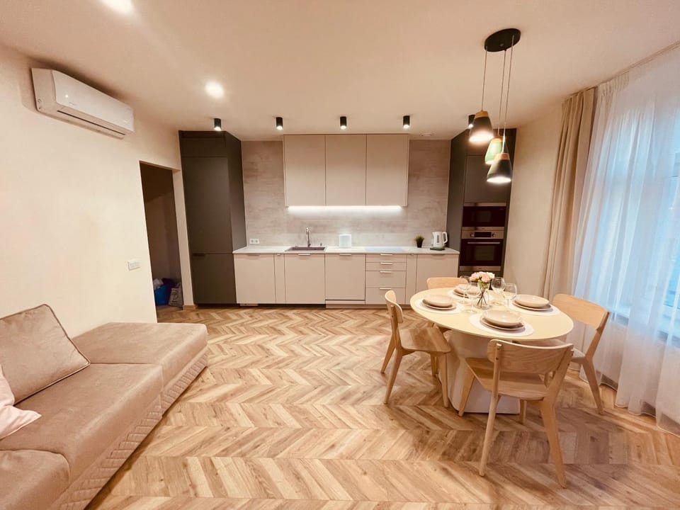 Kitchen or kitchenette, Living room, Seating area, Dining area