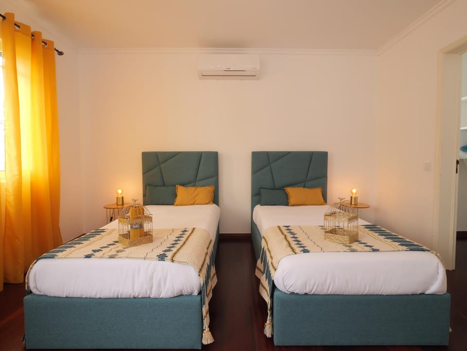 Bedroom, air conditioner