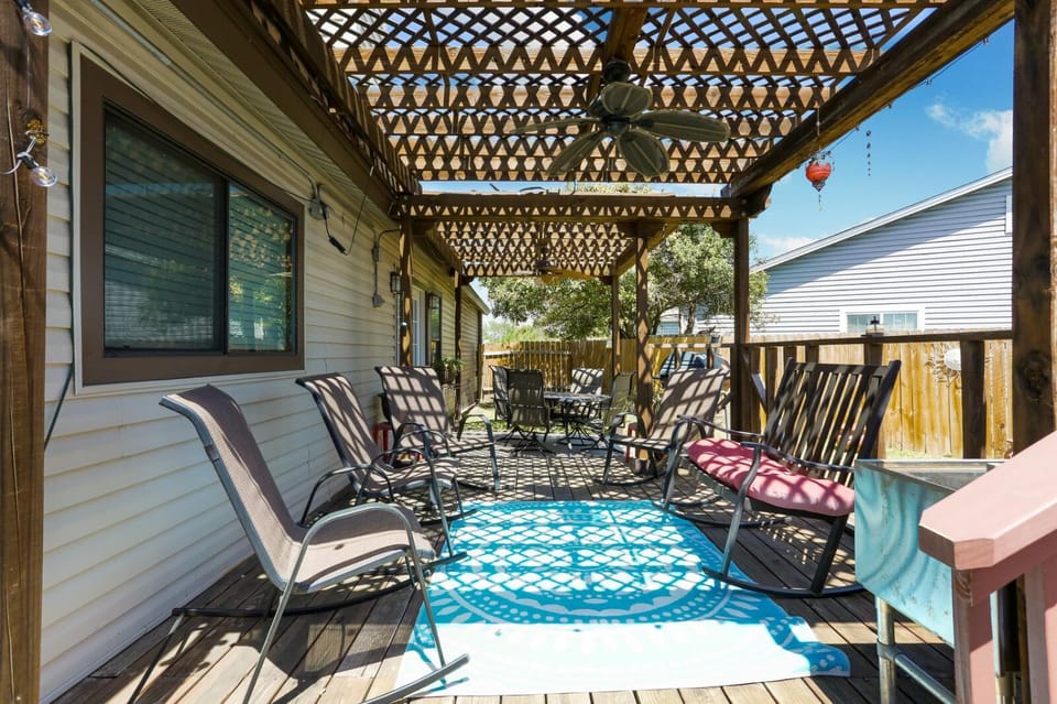 Home near Sea World & Lackland Villa in San Antonio