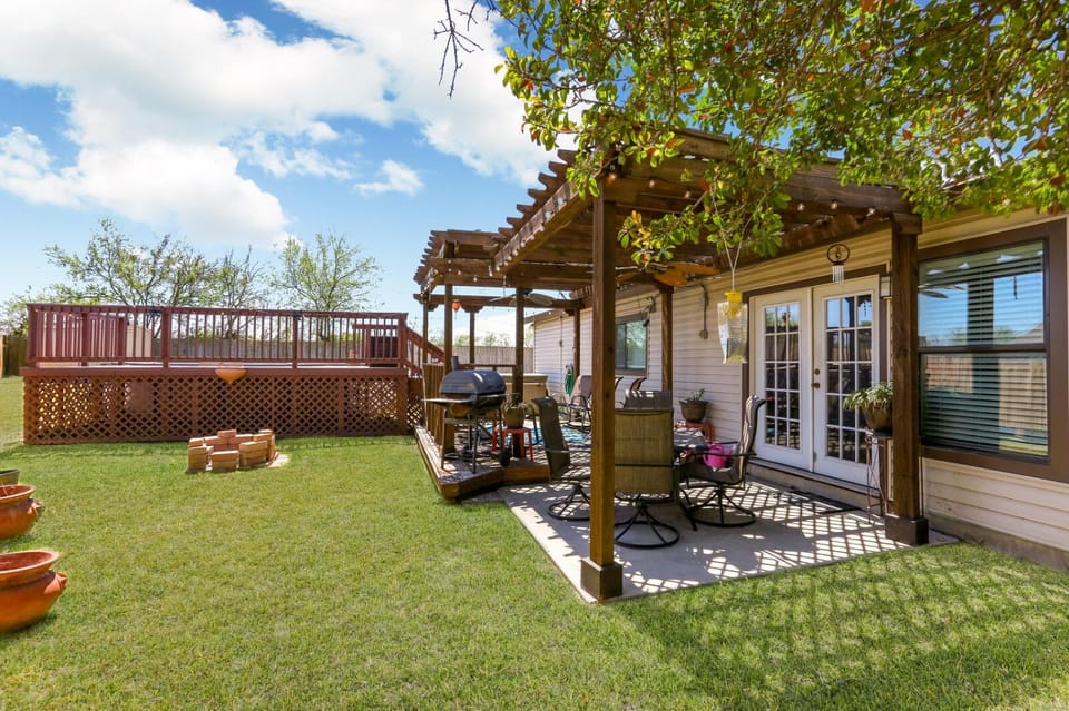 Home near Sea World & Lackland Villa in San Antonio