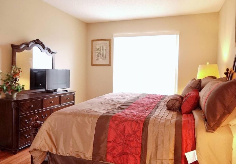 Bed, TV and multimedia, Photo of the whole room, Evening entertainment, Bedroom