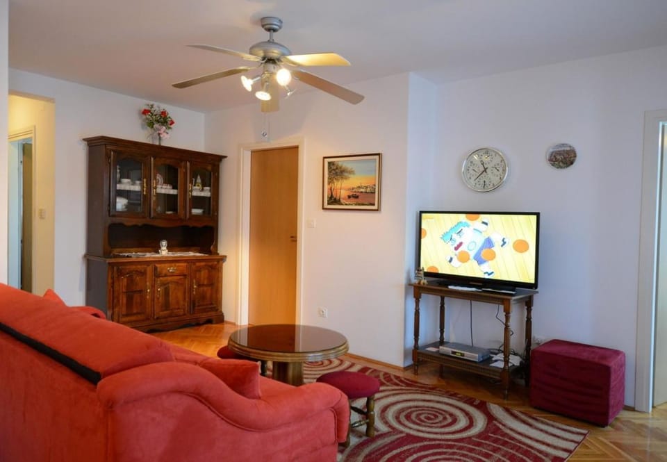 Communal lounge/ TV room, Living room