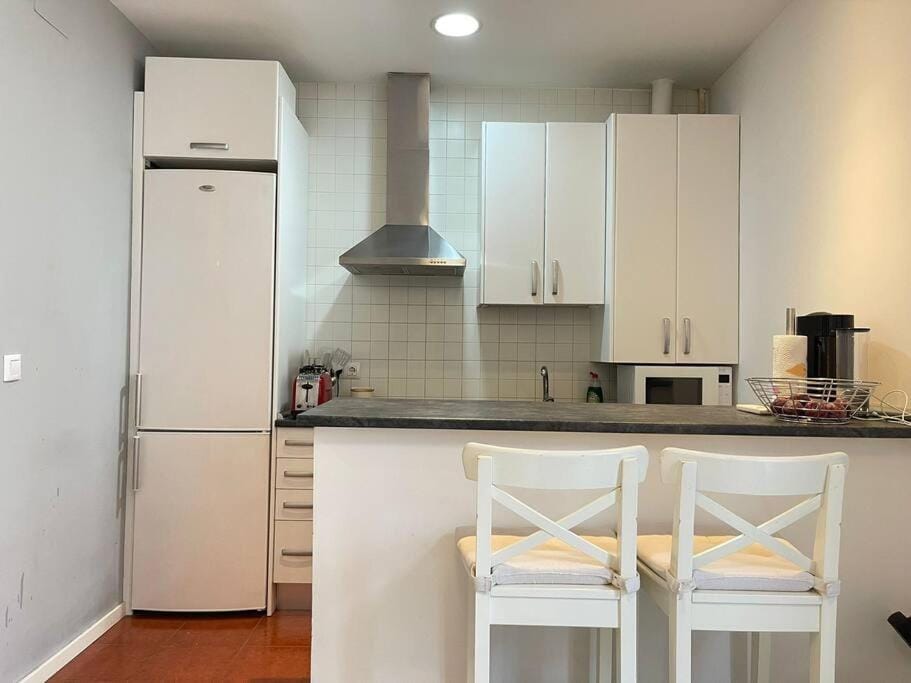 Coffee/tea facilities, Kitchen or kitchenette, oven, stove, toaster, washing machine, dryer