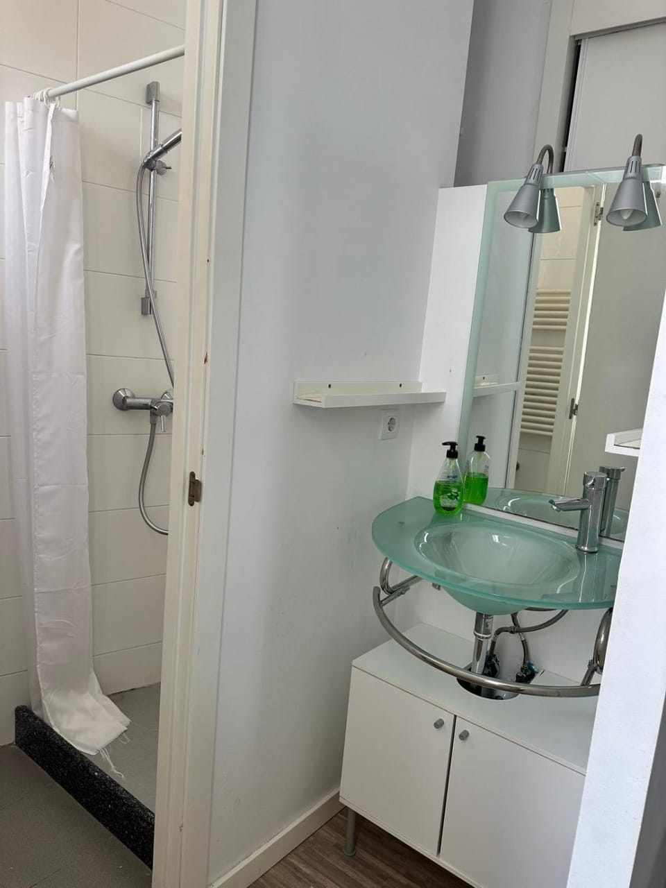 Shower, Bathroom, hair dryier, towels