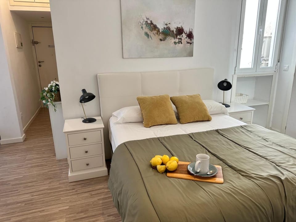 Bed, Photo of the whole room, Bedroom, flat iron, towels, wardrobe