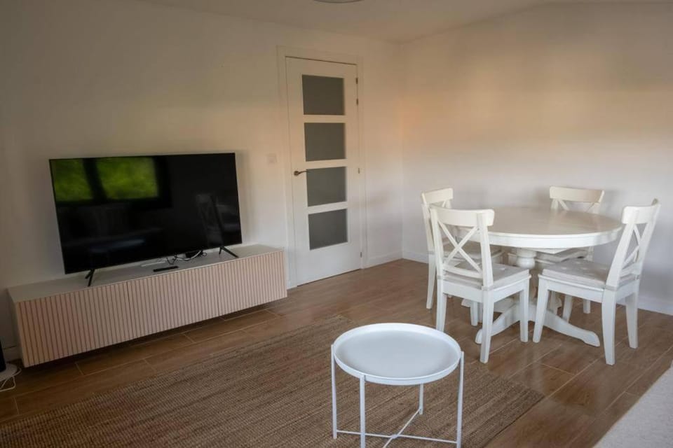 TV and multimedia, Living room, Dining area