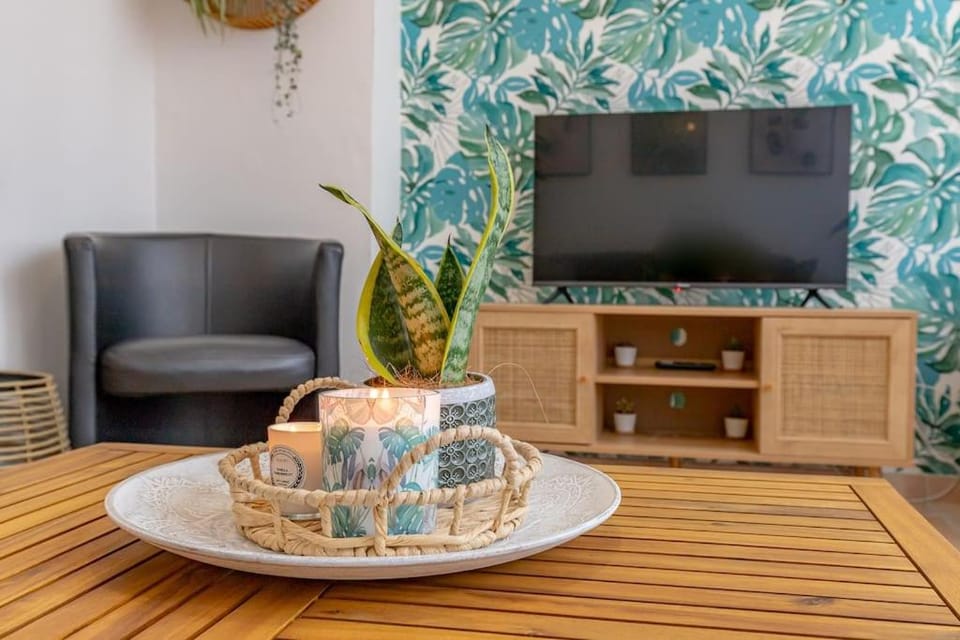 Communal lounge/ TV room, TV and multimedia, Living room