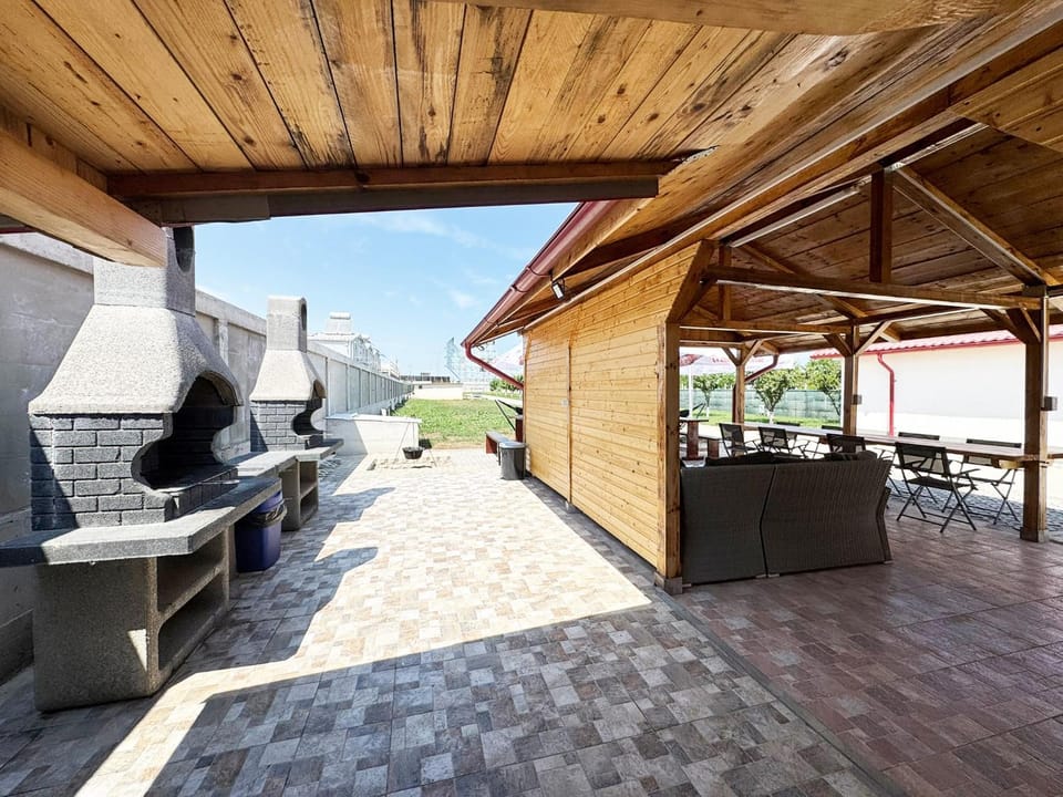 BBQ facilities, Seating area, Dining area