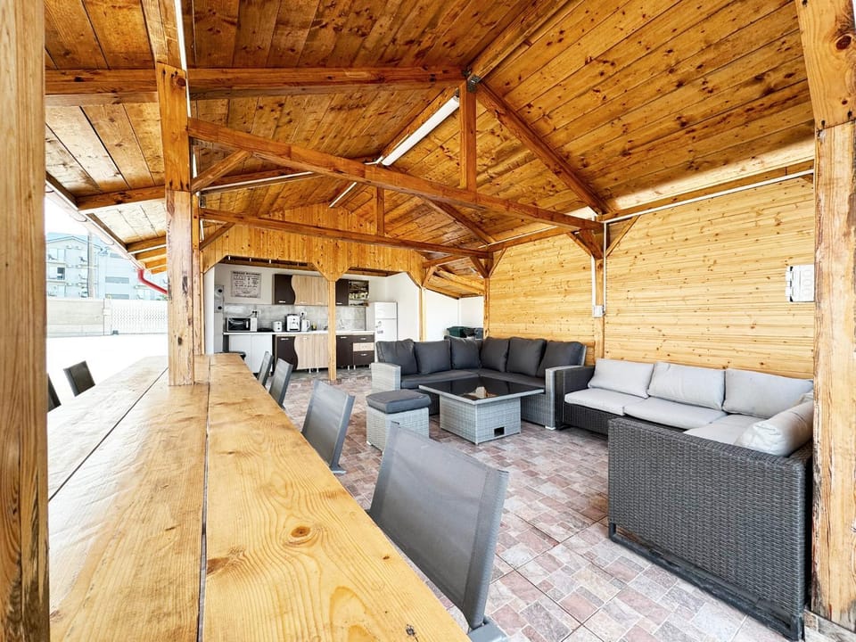 BBQ facilities, Kitchen or kitchenette, Seating area