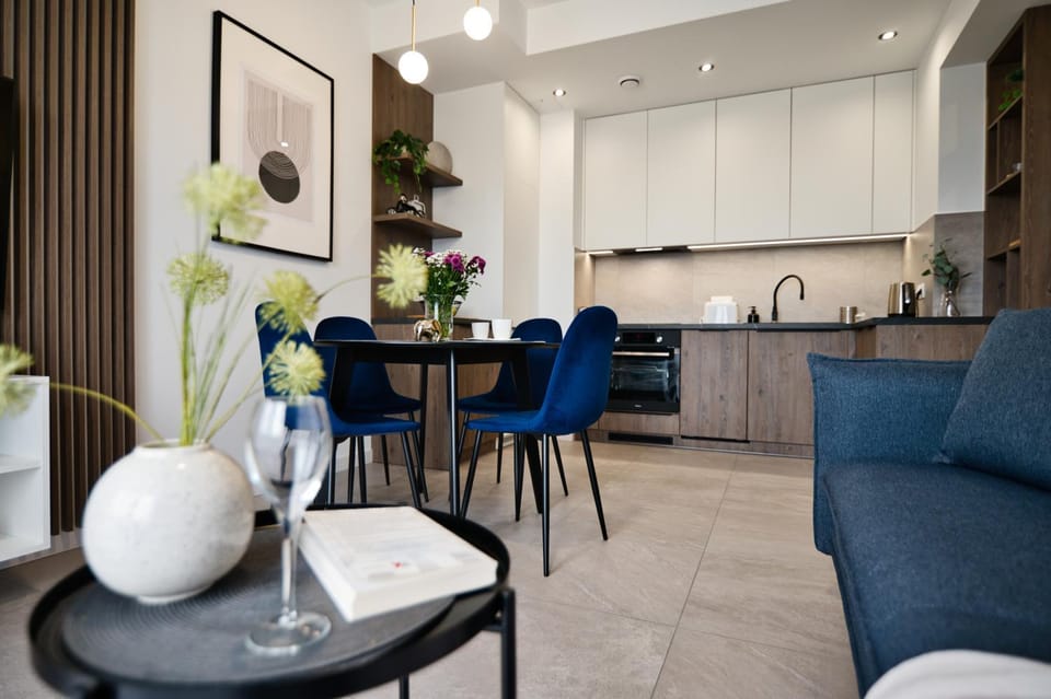 Kitchen or kitchenette, Living room, Seating area, Dining area, dishwasher, stove
