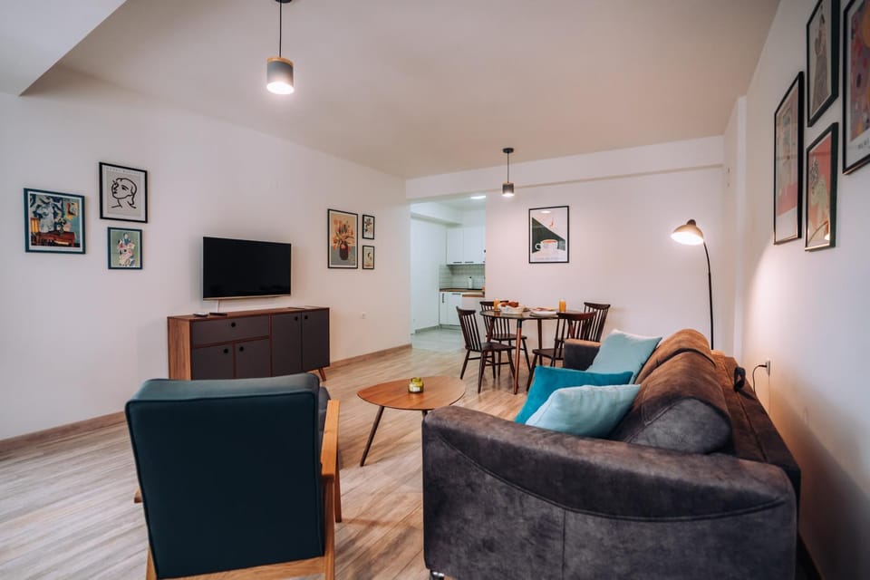 TV and multimedia, Living room, Seating area