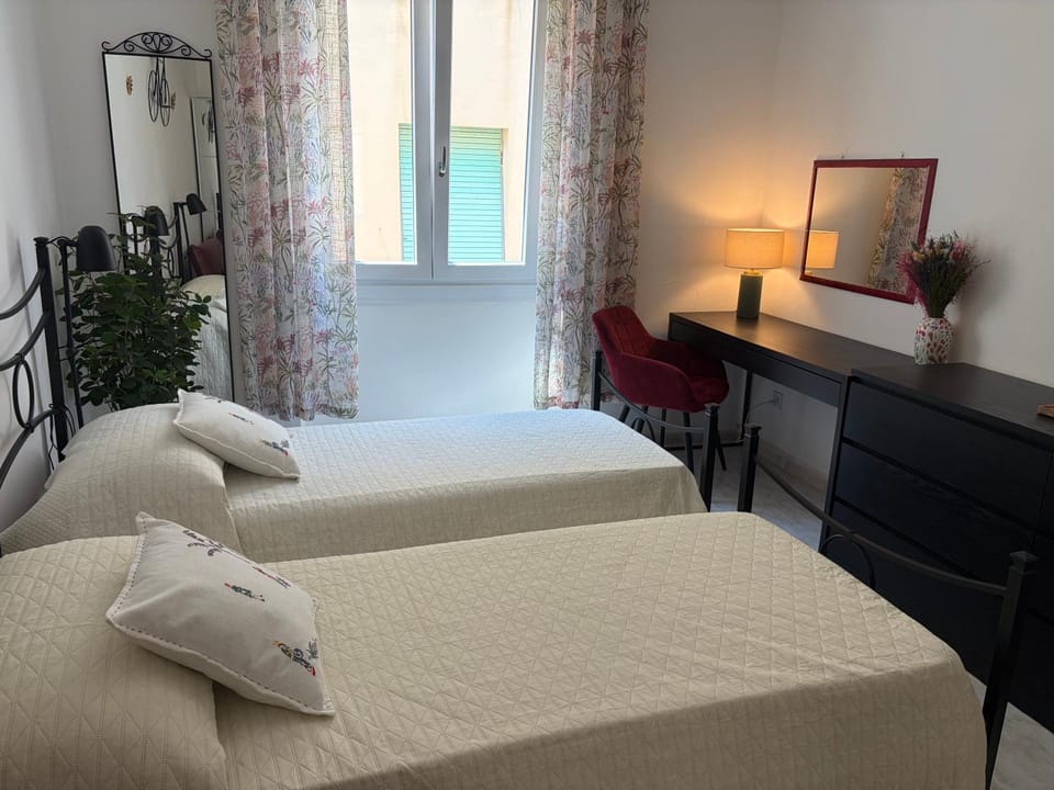 Bed, Photo of the whole room