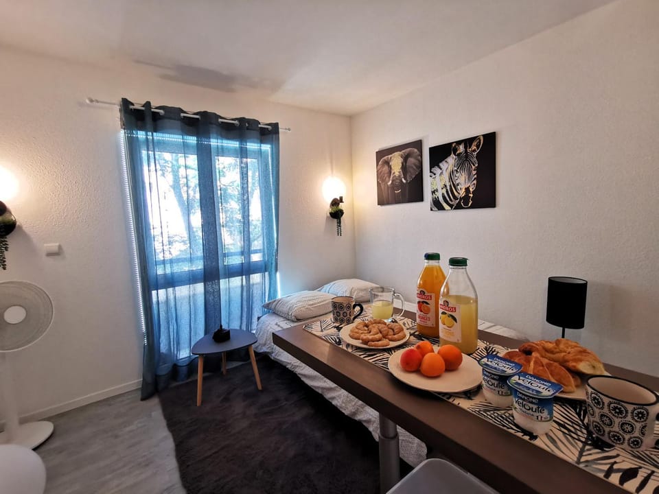 Living room, Dining area