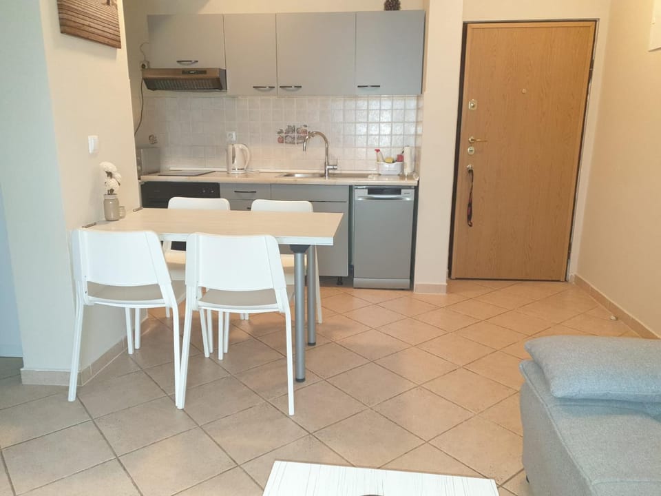 Ugodan stan u Baškoj Vodi, blizina mora i centra+P Apartment in Baška Voda
