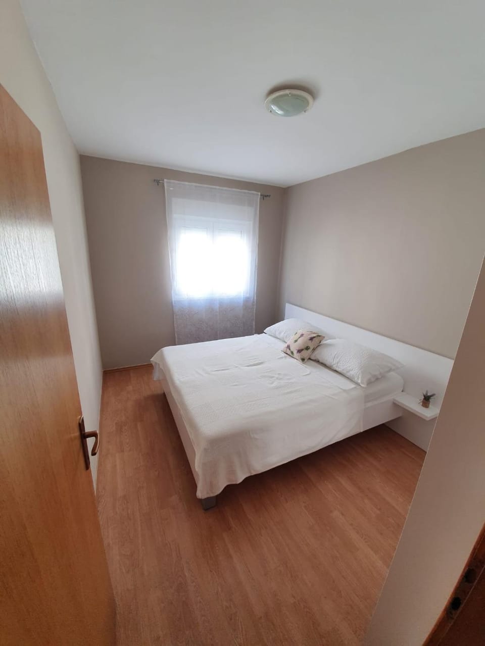 Ugodan stan u Baškoj Vodi, blizina mora i centra+P Apartment in Baška Voda
