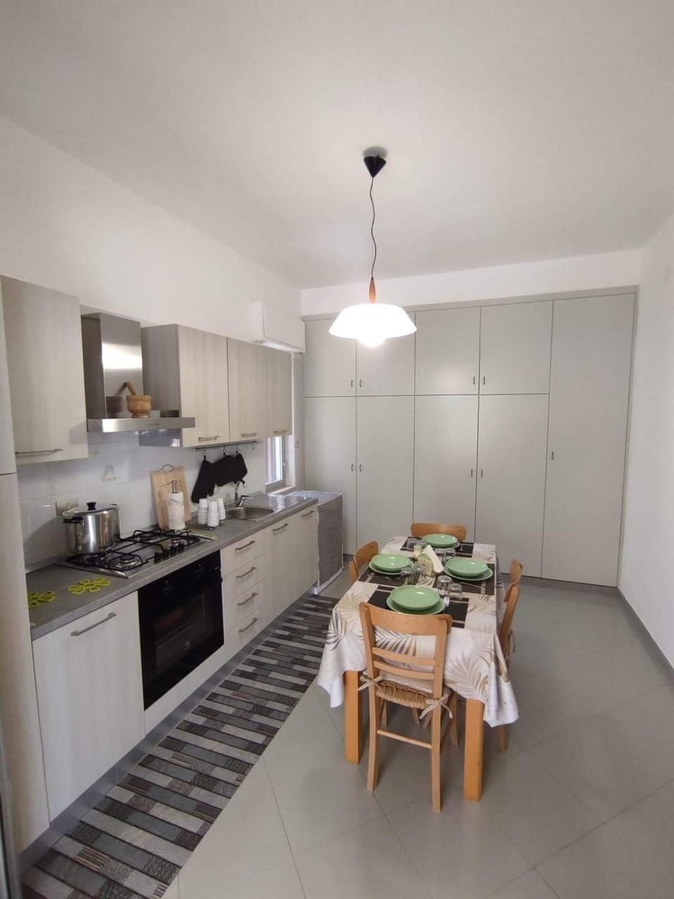 Kitchen or kitchenette, Dining area, minibar, pet friendly, stove