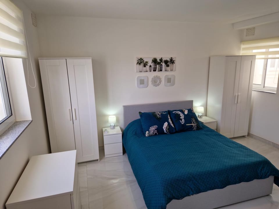Bed, Photo of the whole room, Bedroom, wardrobe