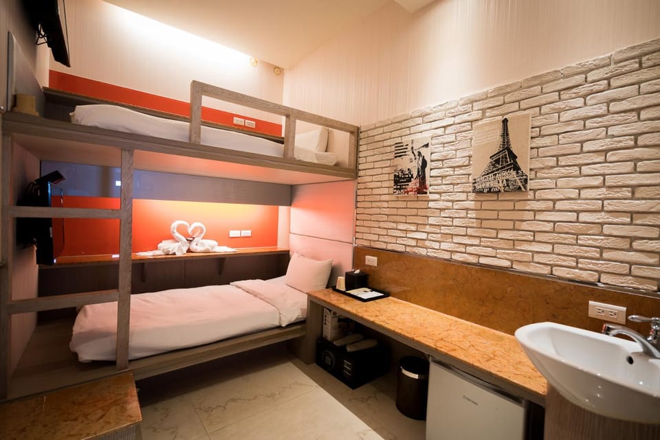 Bed, air conditioner