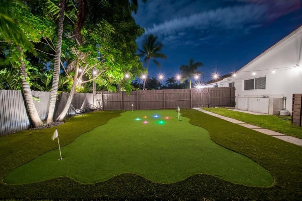 Luxury 7BR Villa Vizcaya Pool Sauna Gym Golf Villa in Golden Glades