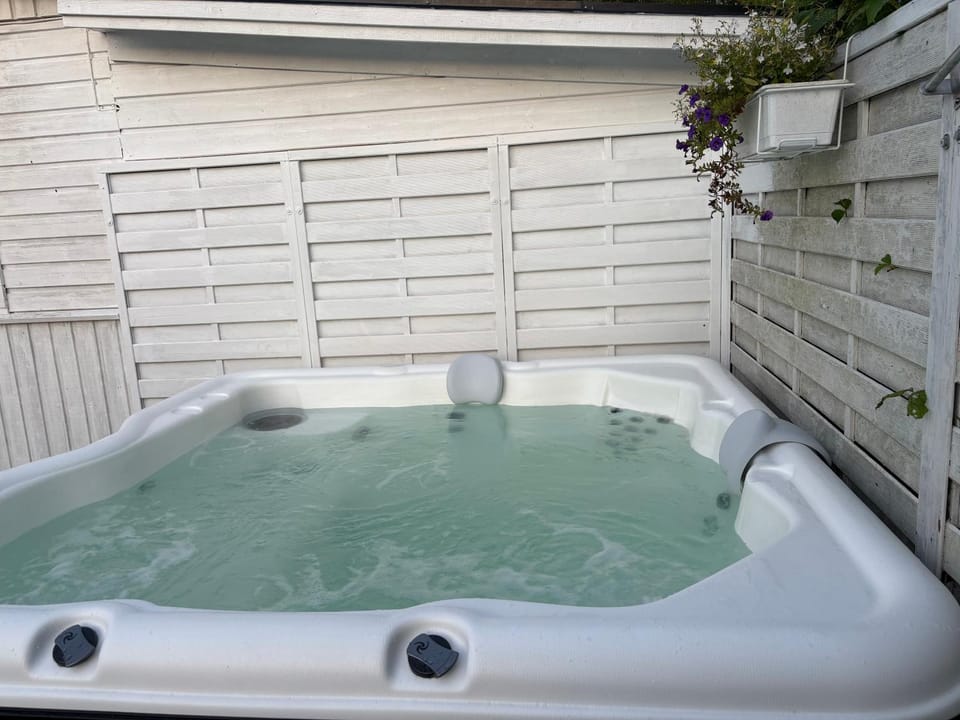 Hot Tub, Spa and wellness centre/facilities