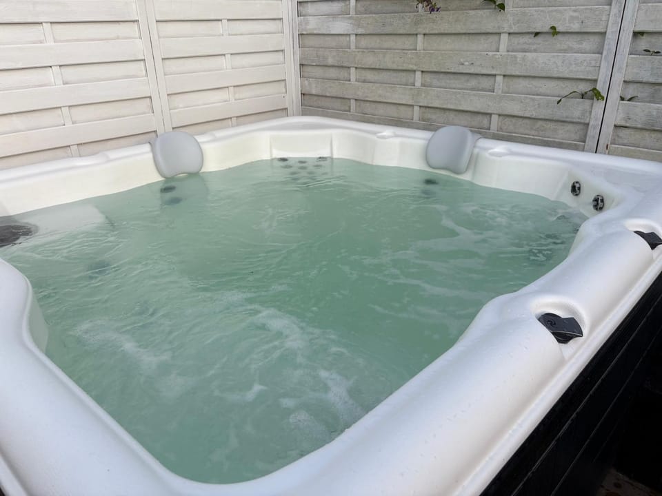 Hot Tub, Spa and wellness centre/facilities