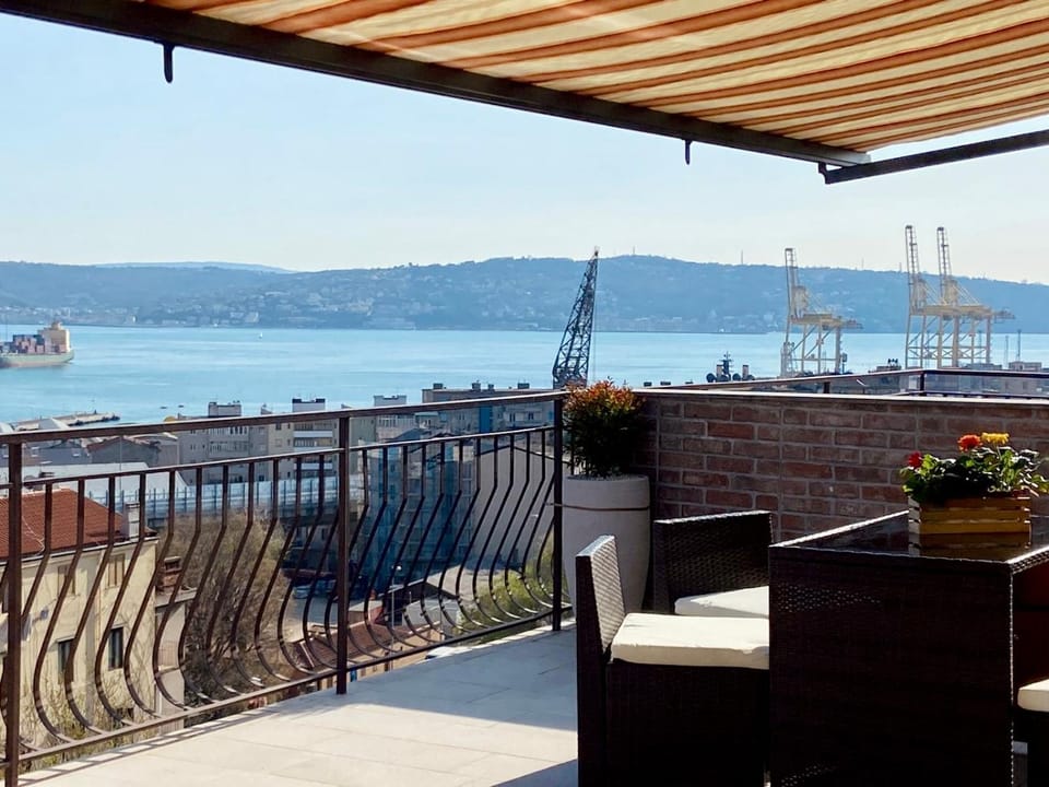 Day, View (from property/room), Balcony/Terrace, Balcony/Terrace, Dining area, Sea view