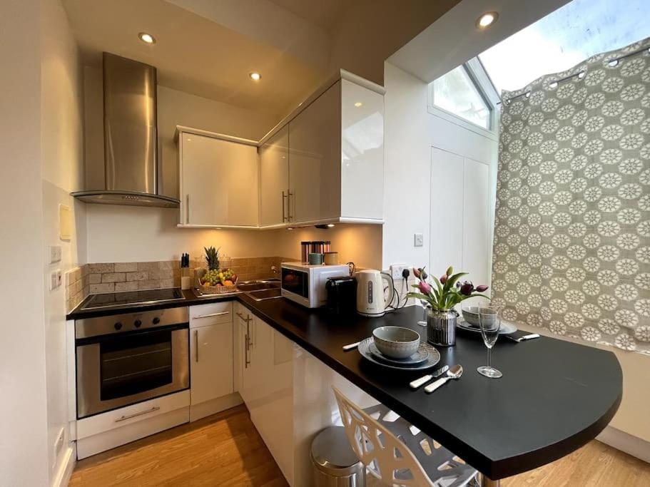 Cute&Cozy Studio Apt in Barons Court Apartment in City of Westminster