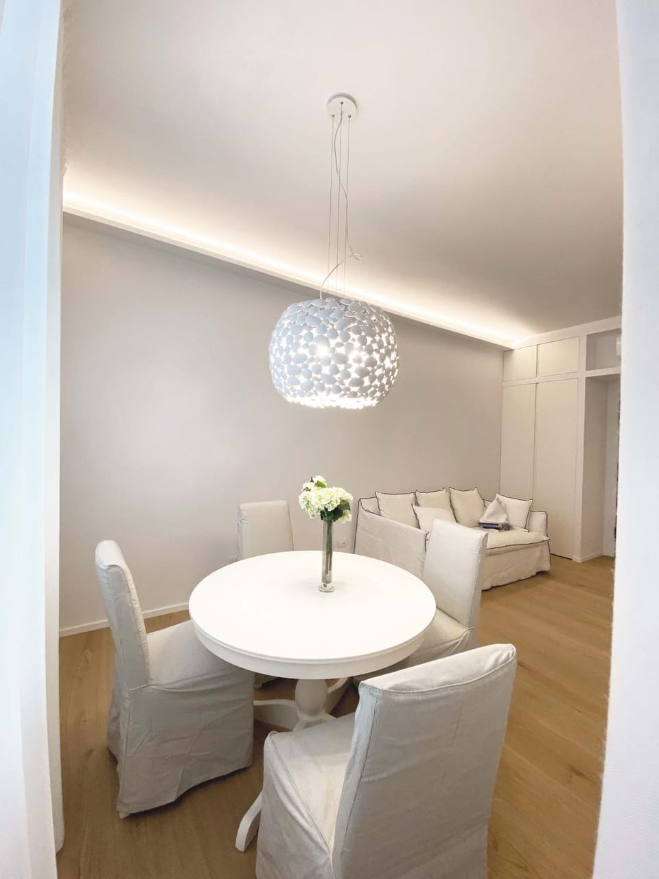 Living room, Seating area, Dining area