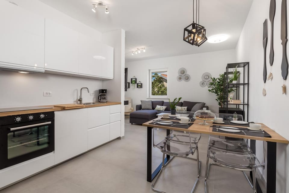 Kitchen or kitchenette, Dining area, dishwasher, minibar, pet friendly, stove, toaster