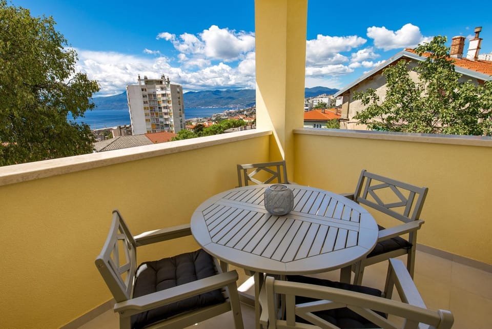 Day, View (from property/room), Balcony/Terrace, Mountain view