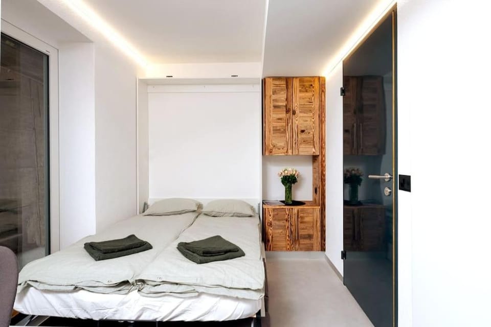 Small but WOW! Studio with pool @ the central lake Apartment in Crans-Montana
