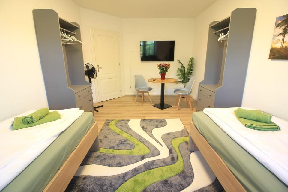 LORI Ferienwohnung Monteurszimmer WLAN TV Dresden Apartment in Dresden-Neustadt