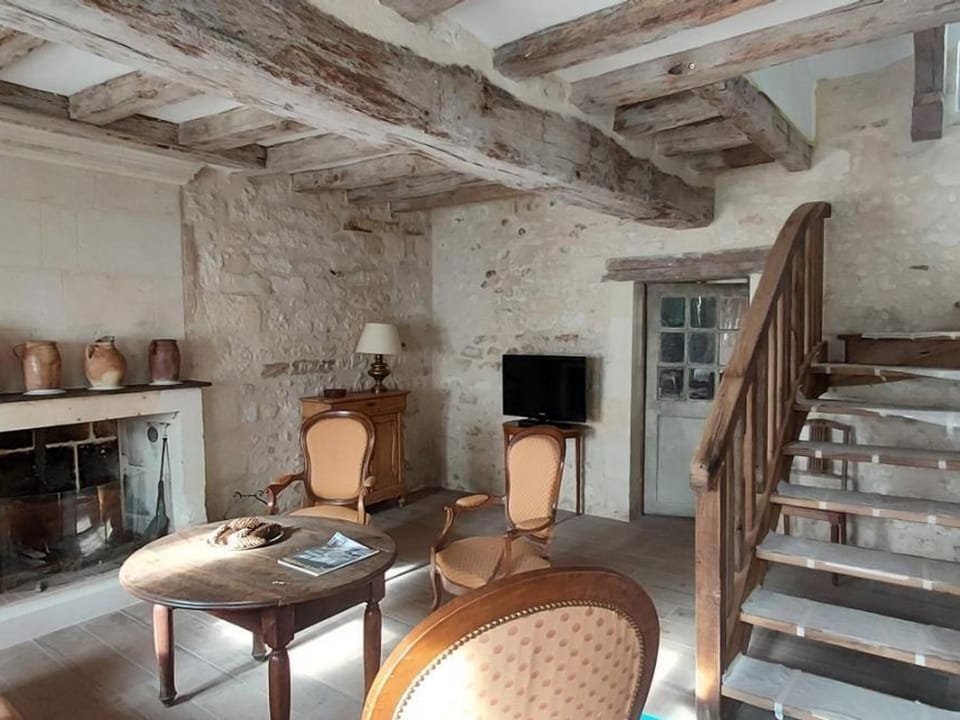 Gîte de charme avec jardin au cœur des châteaux, WiFi, parking inclus - FR-1-381-543 House in Centre-Val de Loire