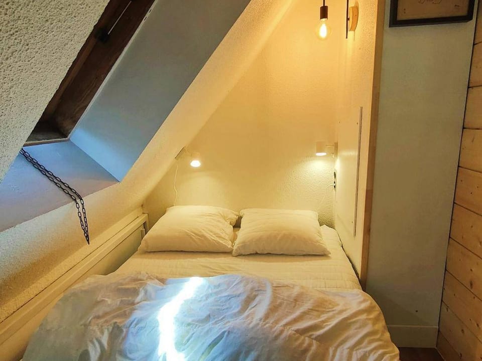 Appartement duplex 4 pers. à 50m des télécabines avec parking - FR-1-234-307 Cabin in Cauterets