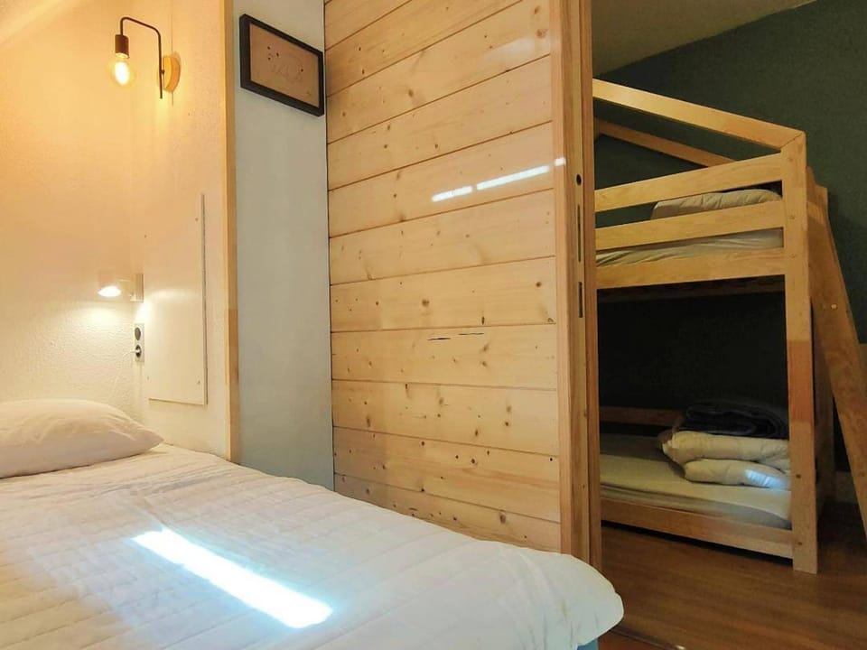 Appartement duplex 4 pers. à 50m des télécabines avec parking - FR-1-234-307 Cabin in Cauterets