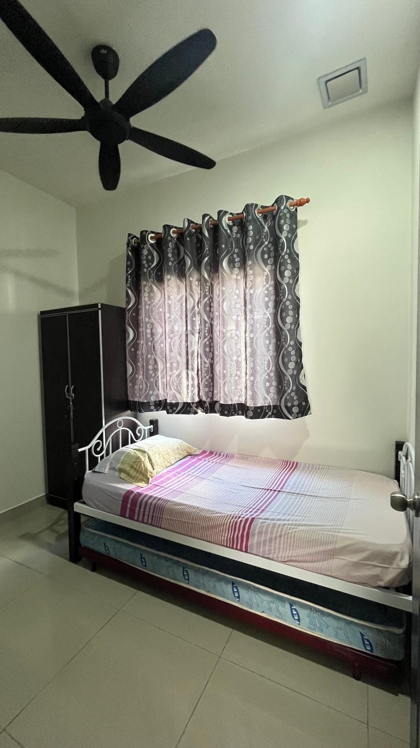 Bed, Photo of the whole room, Bedroom, fireplace