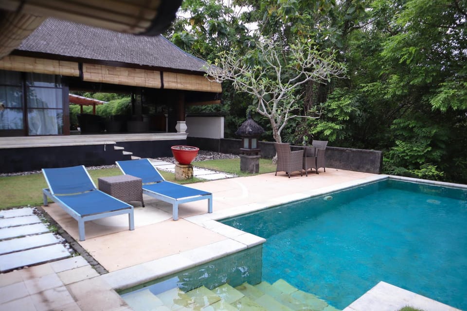 Property building, Garden, Garden, Swimming pool, sunbed