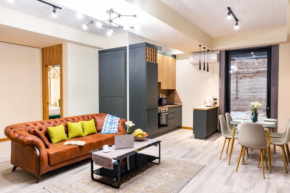 Kitchen or kitchenette, Living room, Seating area, Dining area, pet friendly